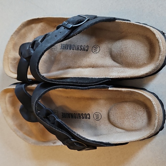 Cushionaire Black Thong Sandals - Picture 3 of 11
